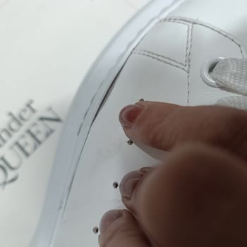 Beymen’de Beyaz Alexander McQueen Ayakkabımda Açılma Ve Deformasyon, Değişim Talebi