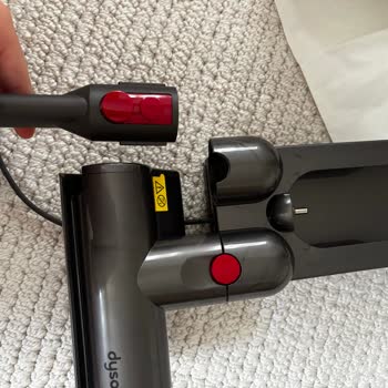 Dyson V12 Modelinde Uyumsuz Parça Montajı Sorunu