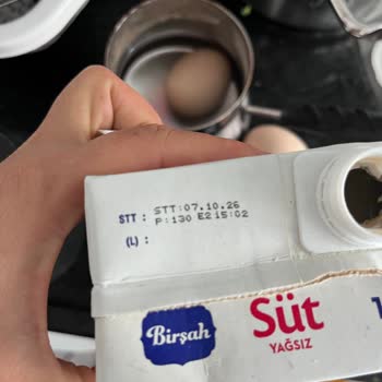 A101 Şubesinde Satın Alınan Birşah Yağsız Süt Kapağında Siyah Kalıntı Tespit Edildi
