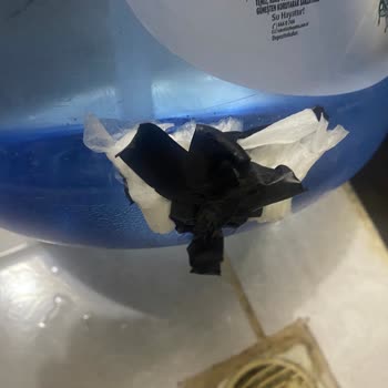 Patlayan 19 Litre Damacana Evimi Suyla Doldurdu Ücretsiz Değişim İstiyorum