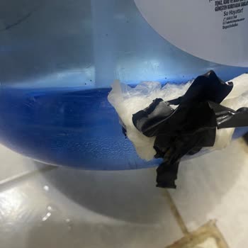 Patlayan 19 Litre Damacana Evimi Suyla Doldurdu Ücretsiz Değişim İstiyorum