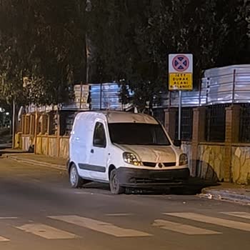 Ziya Paşa Caddesi'nde Uzun Süredir Bekleyen Plakasız Araçlar Kaldırılmalı