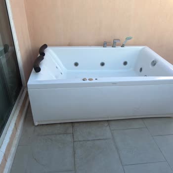 Jakuzili Oda Hijyen Sorunu Ve Oda Değişikliği Reddedilmesi Nedeniyle Erken Çıkış