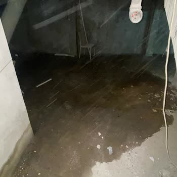 İZSU’nun Eski Su Hattını İptal Etmemesi Binamızı Su Basıyor