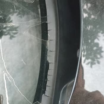 BMW F20 Ön Cam Fitilinde Uzun Süreli Çatlak Ve Su Sızdırma Sorunu