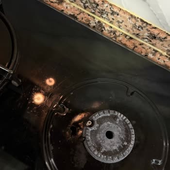 Siemens Cam Ocakta Kendiliğinden Büyüyen Hasar Ve Ücretsiz Tamir Talebi