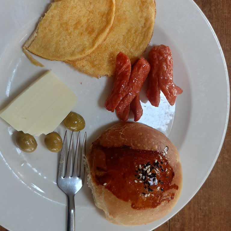 Kahvaltı Porsiyonları Yetersiz Ve Eşit Dağıtılmıyor