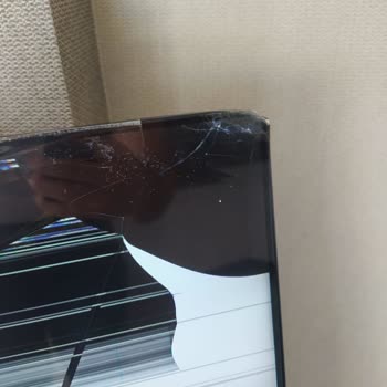 Ayıplı Televizyonun Kırık Ekranı Kargo Şirketine Yükleniyor