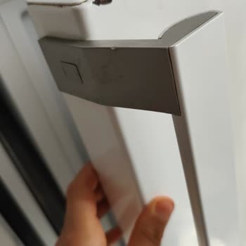 Buzdolabımda Su Sızıntısı Ve Pas, Servis Çözüm Sunmuyor