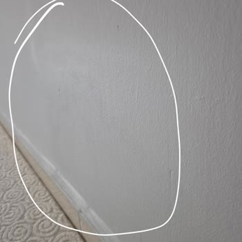 Tam Silinebilir Boya Beklentisi Karşılanmadı: Duvarlarda Anında Lekeler Ve Siyah İzler