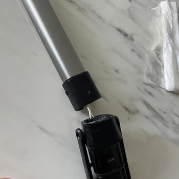 Philips 8000 Aqua Plus Şarjlı Süpürgenin Plastik Bağlantı Parçası Kronik Kırılıyor
