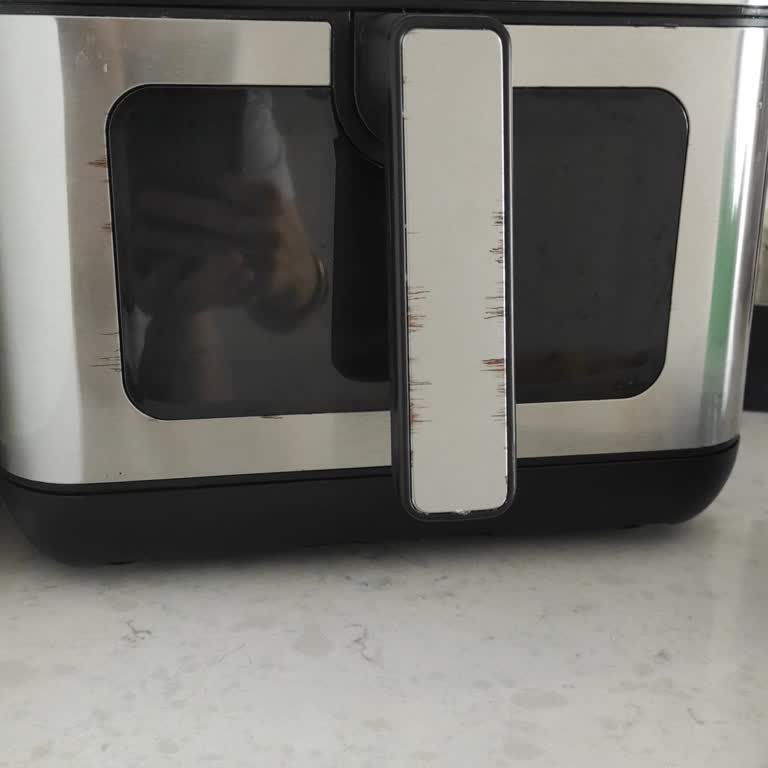 Airfryer Dış Yüzeyi Kısa Sürede Paslanıyor, Yetkili Servis Değişim Reddediyor