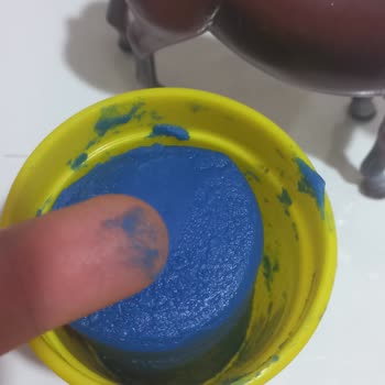 Kötü Kokulu Ve Bozuk Play-Doh Çocuk İçin Tehlikeli