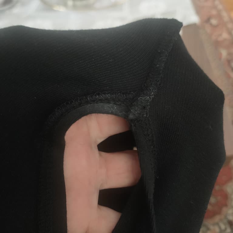 Dove Anti-White Marks Stick Kıyafetlerde Beyaz Lekeler Bırakıyor