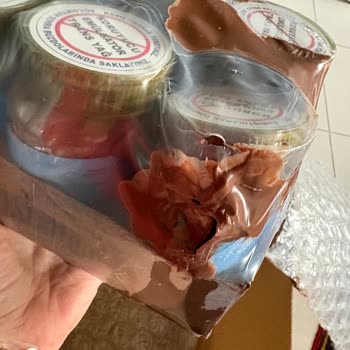 Kırık Çikolata Kavanozu Ve Fatura Kesildi; Çözüm Bekliyor