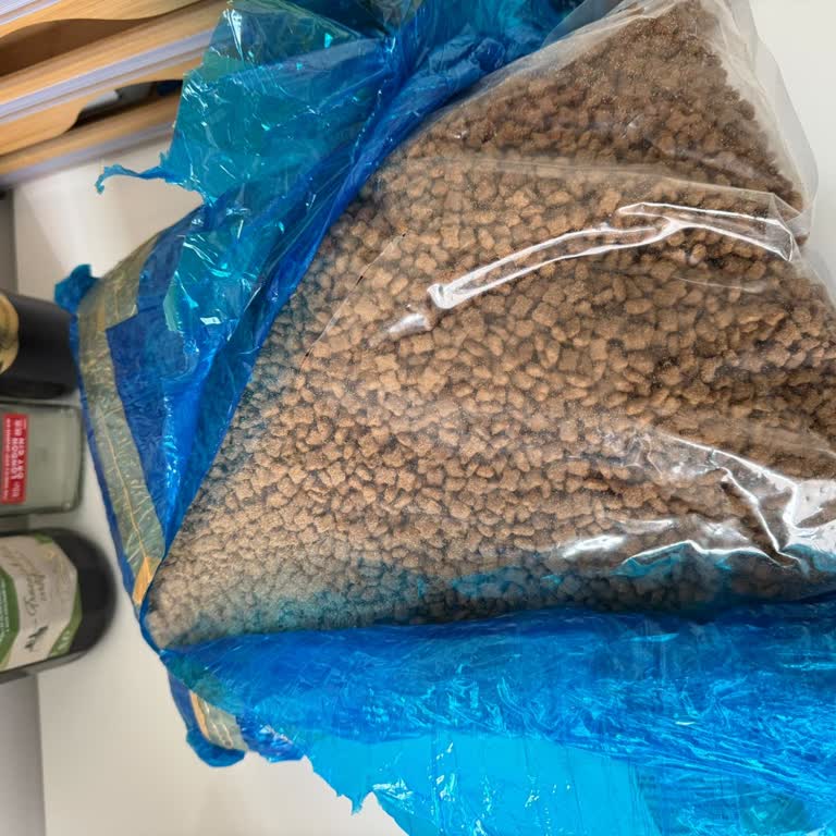 Sipariş Edilen Royal Canin Mama Yerine Belirsiz Ve Markasız Ürün Gönderildi, Tam İade Talep Ediliyor