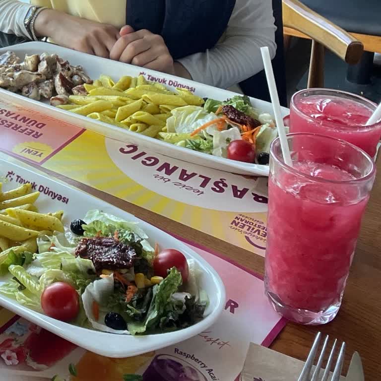 Tavuk Dünyası'nda Kıl Çıkan Tabak Ve Samimiyetsiz Yaklaşım