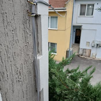 İzinsiz Kablo Çekimi Dış Cephede Zarar Ve Görsel Kirlilik