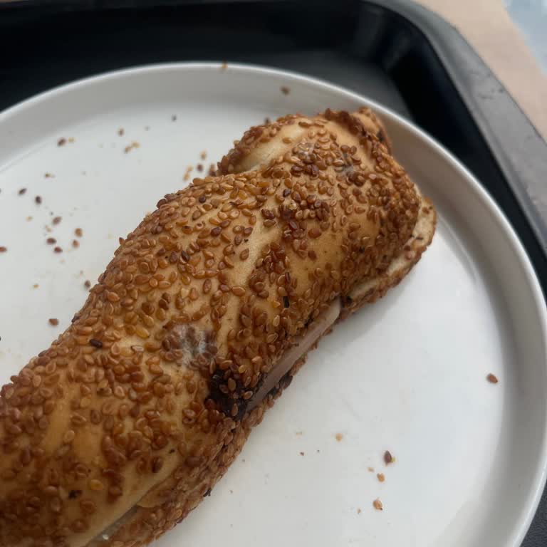 Küflü Simit Şikayeti: Sağlık Endişesi Ve Kontrol Talebi