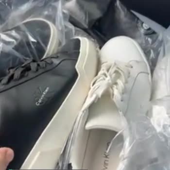 2 Ayakkabı Da Aynı Noktadan Yırtıldı, Calvin Klein Umursamadı