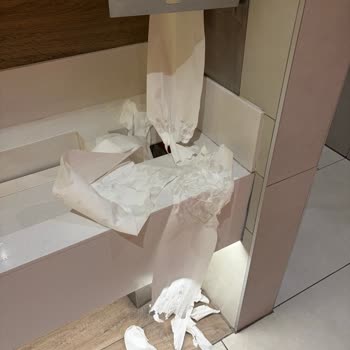 Marmara Park AVM Kadın Tuvaletlerinde Hijyen Ve Temizlik Sorunları