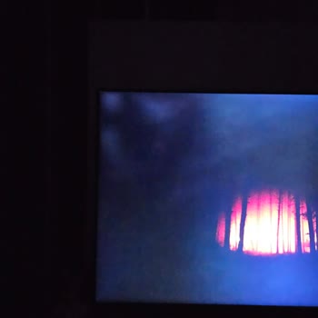 Mini LED Samsung TV'de Bulutlanma Ve Işık Sızması Sorunu