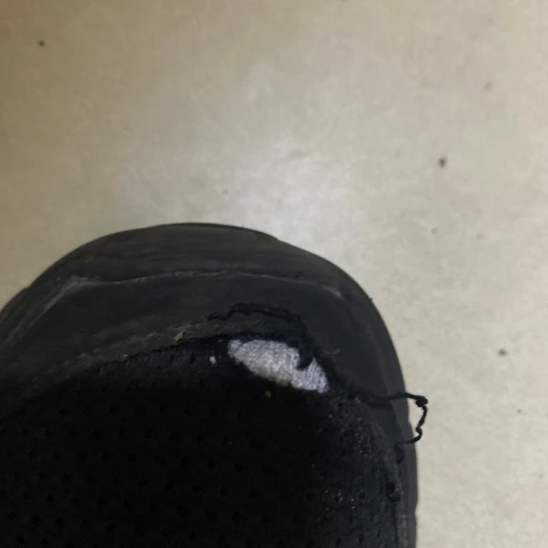 Skechers Spor Ayakkabısının Dikiş Yırtılması Ve Garanti Reddi
