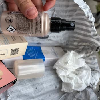 Sephora Siparişinde Kapağı Kapalı Olmayan Sabitleyici Sprey Sızdı Ve Diğer Ürünler Zarar Gördü