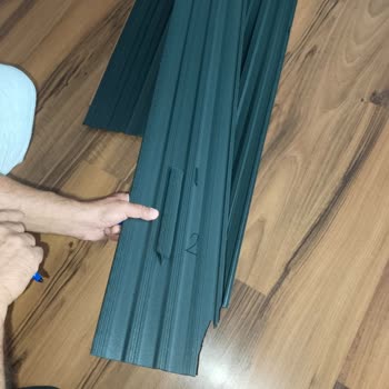 Sürat Kargo'nun Dikkatsiz Taşıması Sonucu Duvar Panelleri Hasarlı Teslim Edildi
