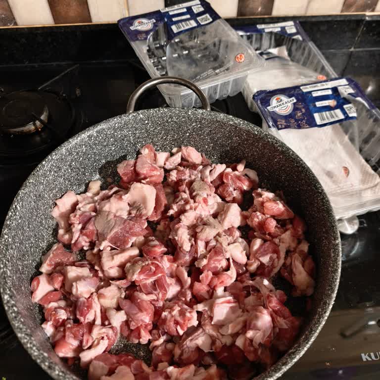 Kuzu Etinin Yağlı Olması Ve Son Kullanma Tarihi Yakın Olması
