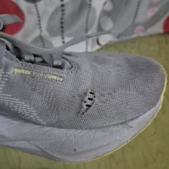 Garanti Altındaki Asics Novablast Ayakkabının Hızlı Yırtılması Ve Değişim Reddi