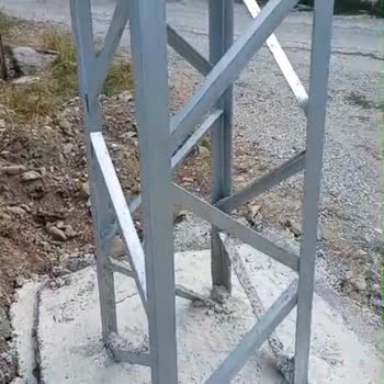 Elektrik Direği Kurulumunda İnternet Ve Telefon Hattı Kesildi