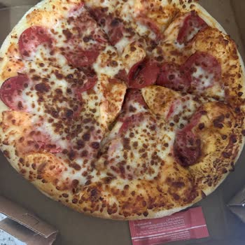 Domino’s Şubesinde Malzemesiz Bol Sucuksever Pizza