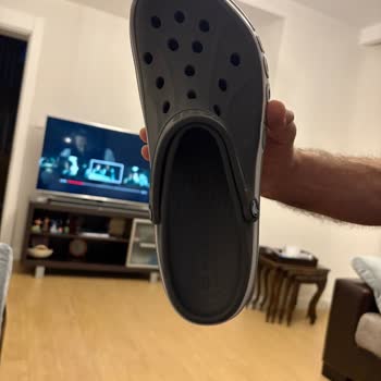 İconic Crocs Comfort Terliği Islak Zeminde Küçülerek Kullanılamaz, Migros Sorumluluk Almıyor