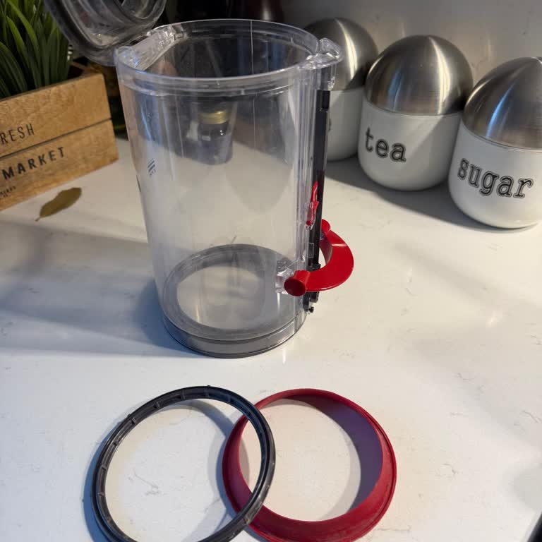 Dyson V15 Submarine Toz Haznesi Cırt Parçasının Garanti Kapsamında Ücretsiz Değişimi Talebi