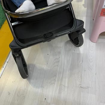 Bebek Arabasının Tekerlekleri Kilitleniyor, Garanti Kapsamında Ücretsiz Tamir Talebi