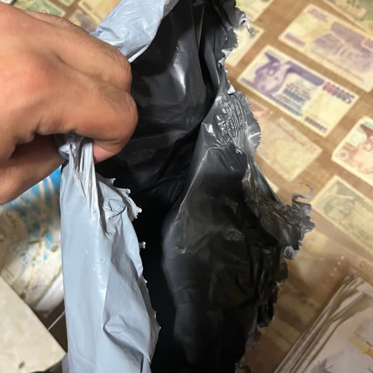 İki Ürün Ücretinden Sadece Birini Aldım, Kargo Paketi Yırtık