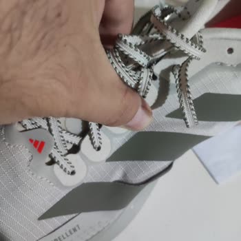 Ayakkabının Şeritleri Ayırıldı Ve Değişim Talebi Engellendi