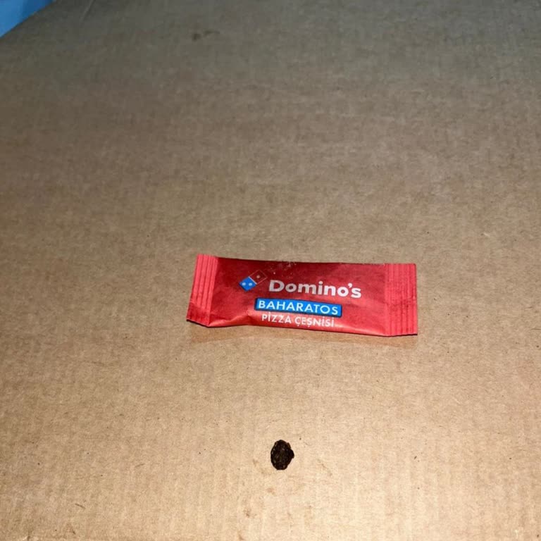 Kuryenin Yanlış Zile Basması Ve Kaba Tutumu, Buz Gibi Pizzada Sert Yabancı Madde