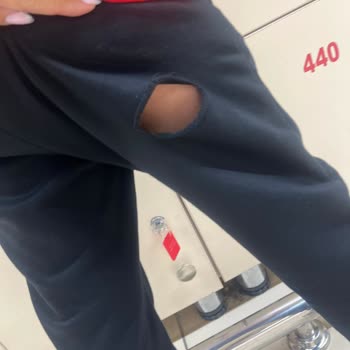 AVM Çocuk Oyun Alanında Pantolon Yırtıldı Ve Personel Saygısız Davrandı