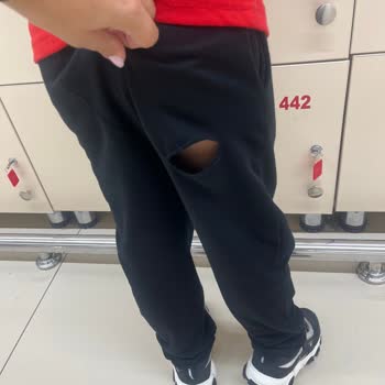 AVM Çocuk Oyun Alanında Pantolon Yırtıldı Ve Personel Saygısız Davrandı