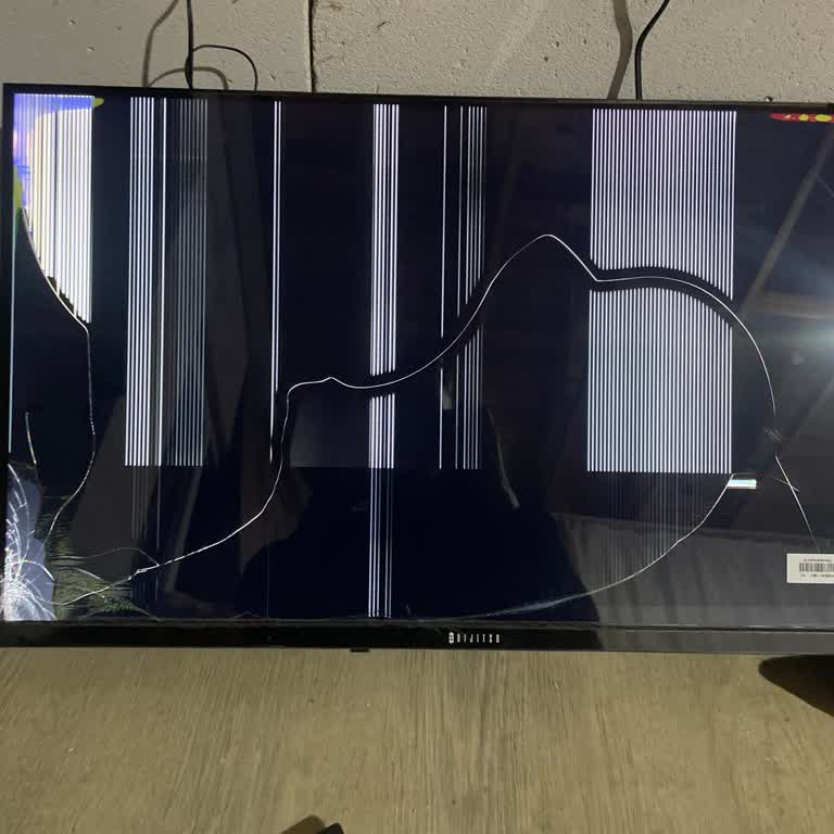 Kırık Ekranlı Yeni Televizyonun Değişimi Ve İadesi Talep Ediliyor