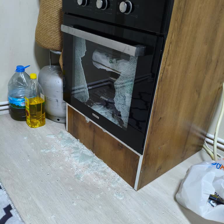 Kumtel Fırın Camı Kendi Kendine Patladı, Güvenlik Riski Ve Tekrarlayan Ücretli Tamir