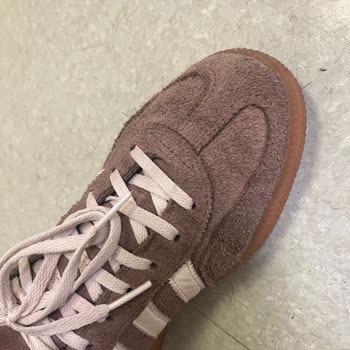 Adidas Ayakkabısında Kısa Sürede Süet Tiftiklenmesi Ve Deformasyon
