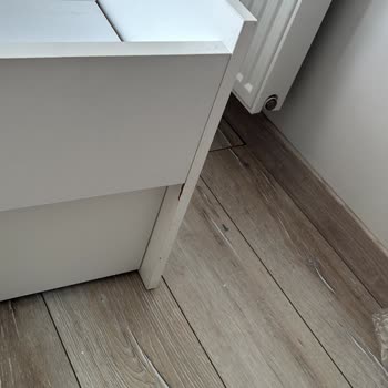 Gece Lambası Bozuk Ve Mobilya Parçasında Hasar Değişim Talebi