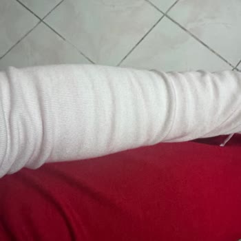 DeFacto Eşofman Renk Verdi, Beyaz Bluzum Lekelendi