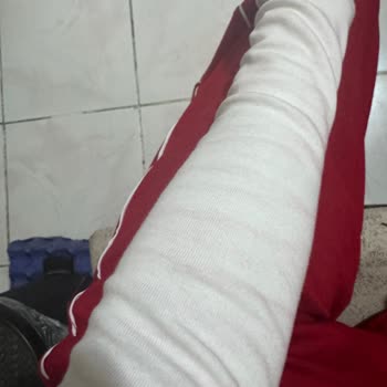 DeFacto Eşofman Renk Verdi, Beyaz Bluzum Lekelendi