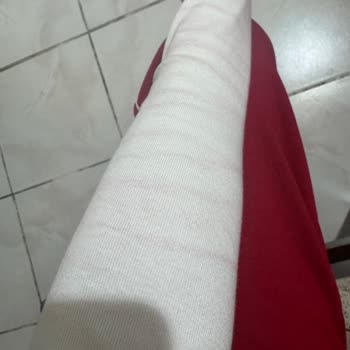 DeFacto Eşofman Renk Verdi, Beyaz Bluzum Lekelendi