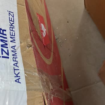 Sürat Kargo'nun Özensiz Taşıması Camı Kırdı, Bilgilendirme Yapmadı, Araç Mağdur