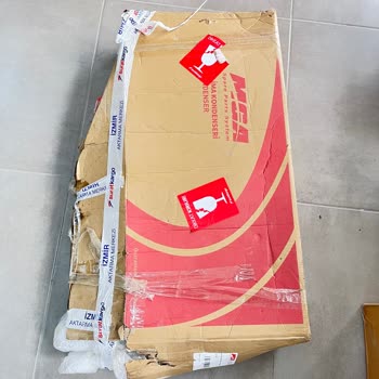 Sürat Kargo'nun Özensiz Taşıması Camı Kırdı, Bilgilendirme Yapmadı, Araç Mağdur